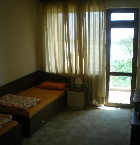 Ξενοδοχείο Family Dayana 2*